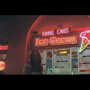 Meet your Posher, Eva